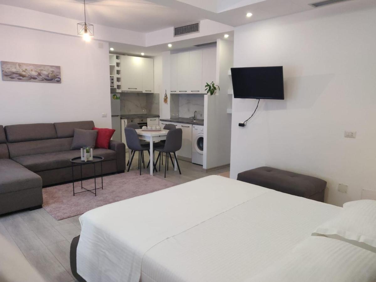 E&A Apartments Guesthouse Durrës Exteriör bild