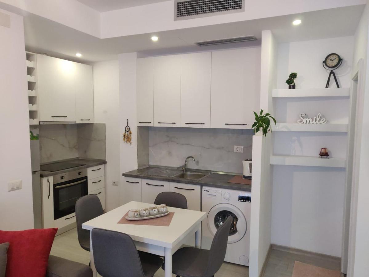 E&A Apartments Guesthouse Durrës Exteriör bild