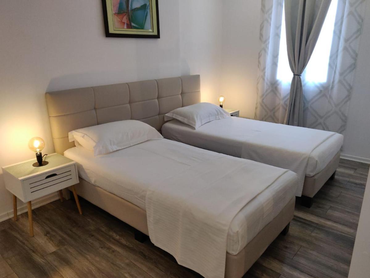E&A Apartments Guesthouse Durrës Exteriör bild